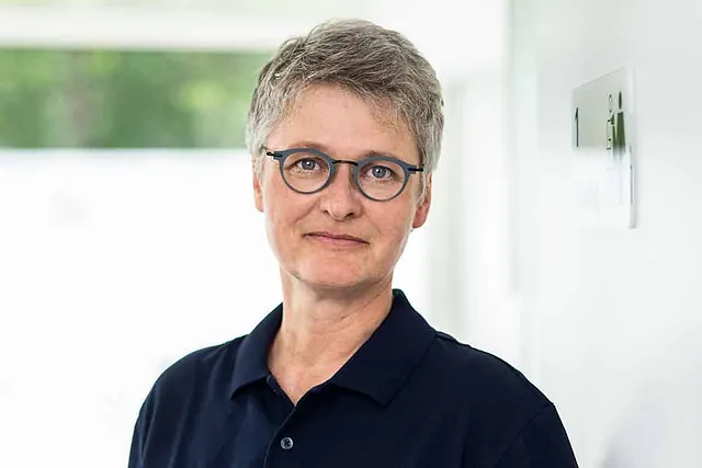 Dr. Andrea Juppien
